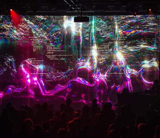 15. ročník Lunchmeat Festival mění formát a otevírá se široké veřejnosti. Mezi prvními ohlášenými jmény jsou Oklou, Machinedrum či object blue. Světové premiéry iniciované festivalem představí např. Pinch & Lorem a Toumba & sida100!