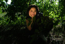 PREMIÉRA: Athena Chlebová vydává nové album a videoklip k písni Večerka. VODSRDCE je deska o girlhood, bráškovství i sebehodnotě