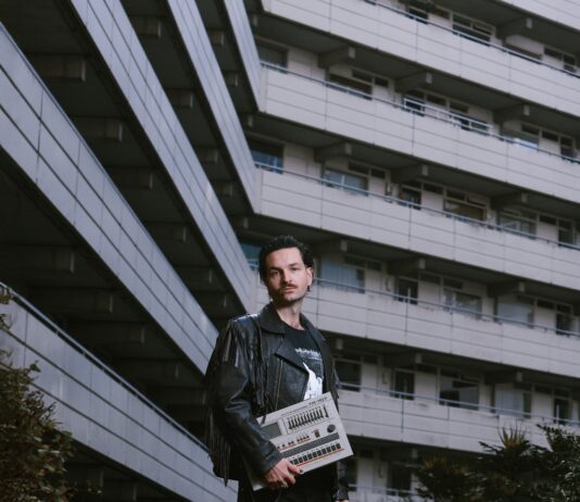 L.F.T. v Bike Jesus: Tetris x Späti přiváží krále EBM zpět do Prahy