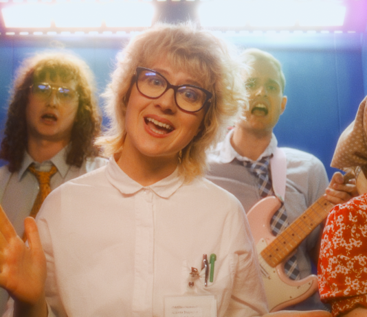 PREMIÉRA: něco něco otevírají novou desku singlem „ses zasek“. Pusa na tvář není samozřejmost